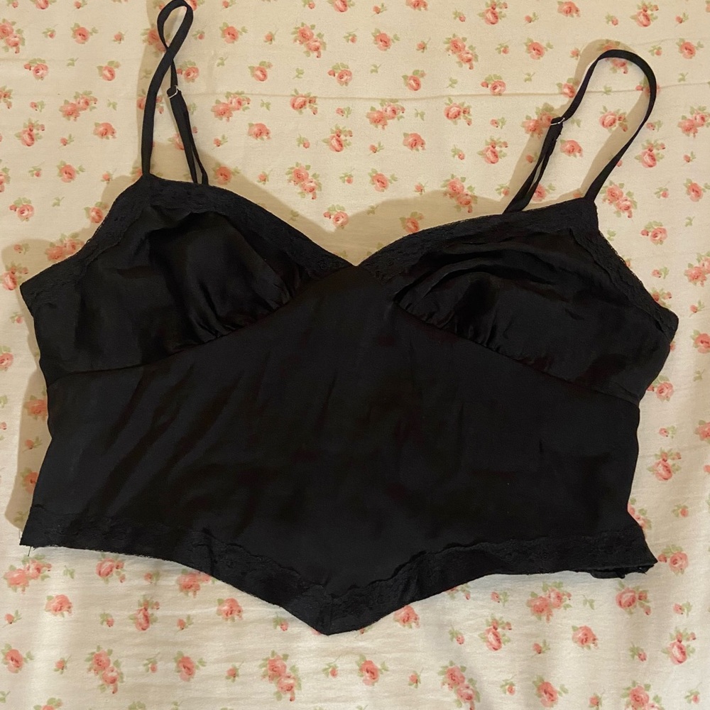 black crop tank